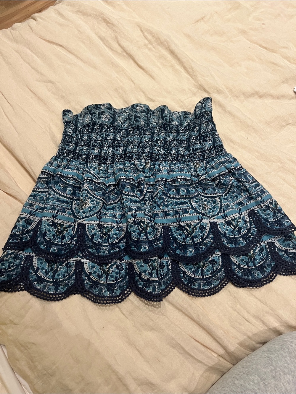 Sea New York size 4 Blue Patterned Smocked Waist Mini Skirt